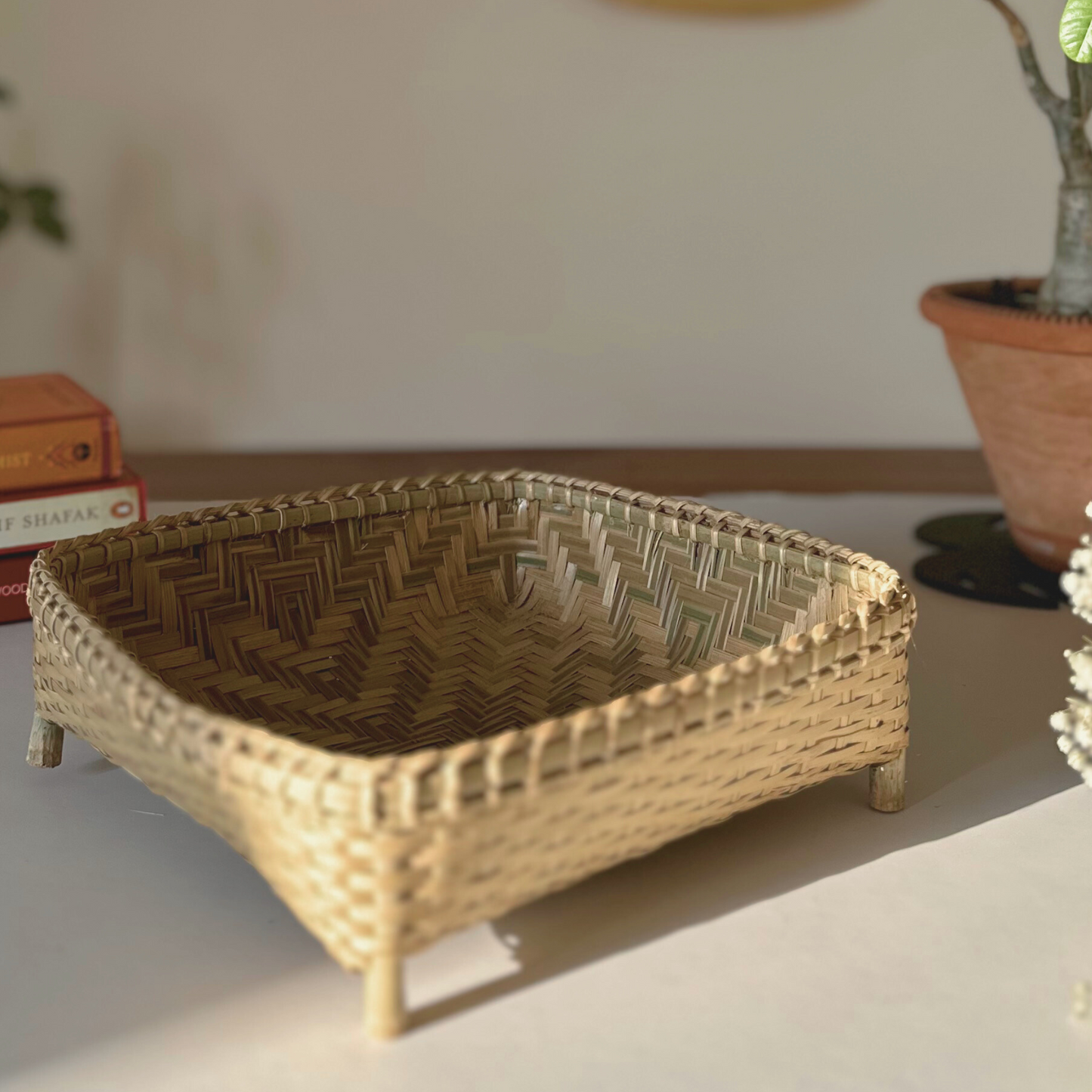Handcrafted Wicker Storage Basket | Tray – Elegant, Eco-Friendly Home Organiser.