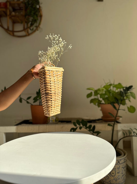 Handcrafted Wicker Baskets: Planters, Flower Arrangements & Home Organisers